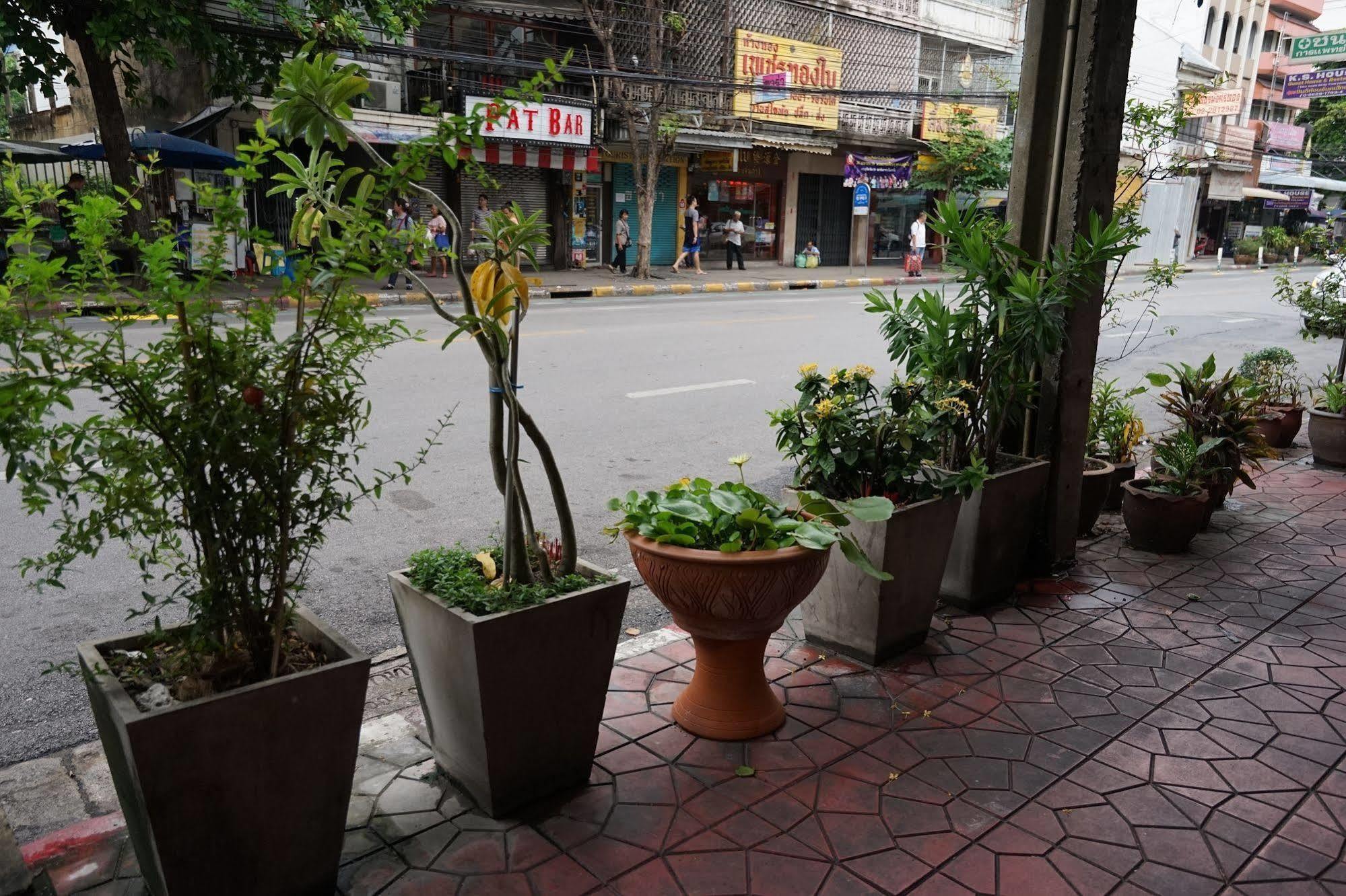 Banglumpoo Place Bangkok Esterno foto